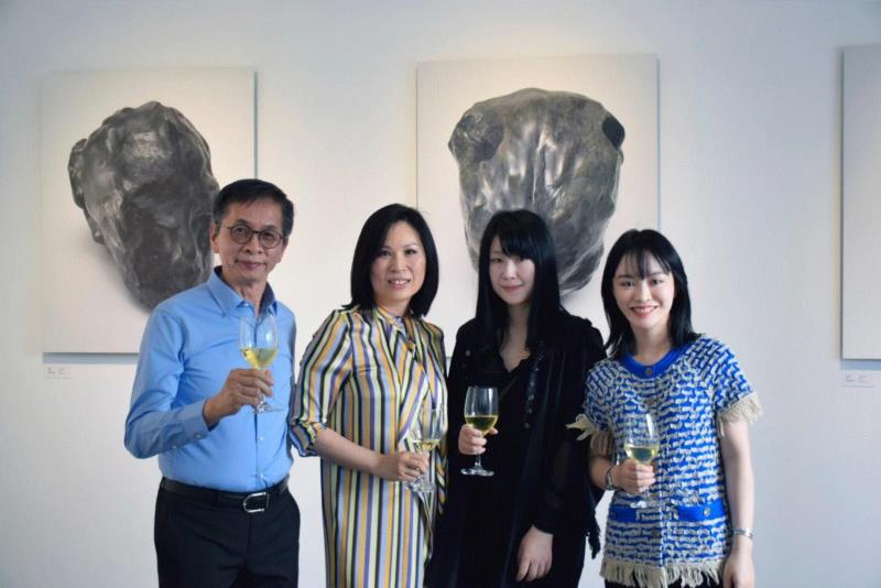 左起：上海当代艺术馆馆长龚明光、上海当代艺术馆执行馆长孙文倩、艺术家周褐褐、策展人王兴竹,艺术亭台 PAVILION |《驱散阴霾之虚室生白》展览开幕,阴霾,亭台,PAVILION,周褐褐,上海当代艺术馆,策展人,孙文倩,雕塑,良夜,开幕式