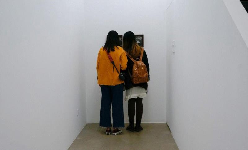 “灰寂”展览现场 | Tong Gallery+Projects,灰寂,感官,黑色,色相,中外,Camille,蔡东东,刘养,刘国强,罗盈嘉