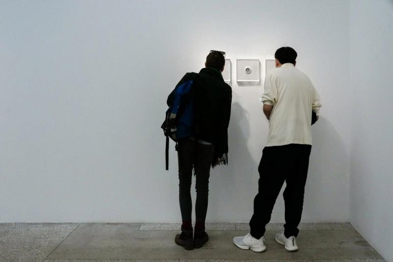 “灰寂”展览现场 | Tong Gallery+Projects,灰寂,感官,黑色,色相,中外,Camille,蔡东东,刘养,刘国强,罗盈嘉