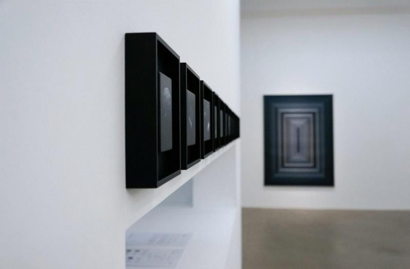 “灰寂”展览现场 | Tong Gallery+Projects,灰寂,感官,黑色,色相,中外,Camille,蔡东东,刘养,刘国强,罗盈嘉