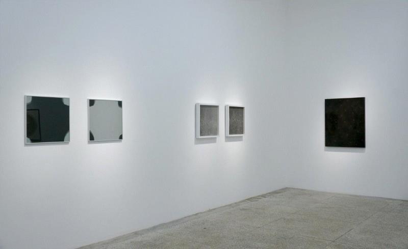 “灰寂”展览现场 | Tong Gallery+Projects,灰寂,感官,黑色,色相,中外,Camille,蔡东东,刘养,刘国强,罗盈嘉