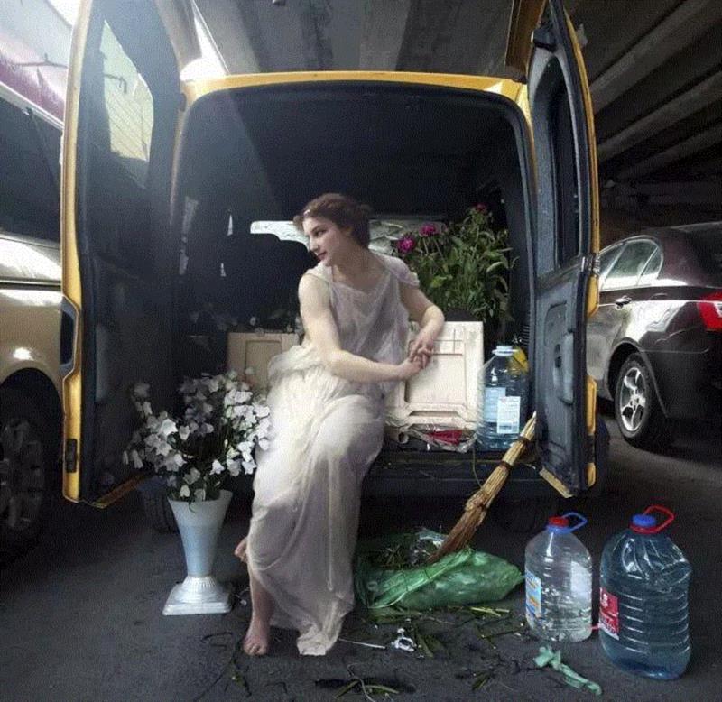 创意丨当古典油画里的人物穿越到现代,人物,油画,天使,上方,右上,美学观,差别,情景剧,乌克兰,Alexey