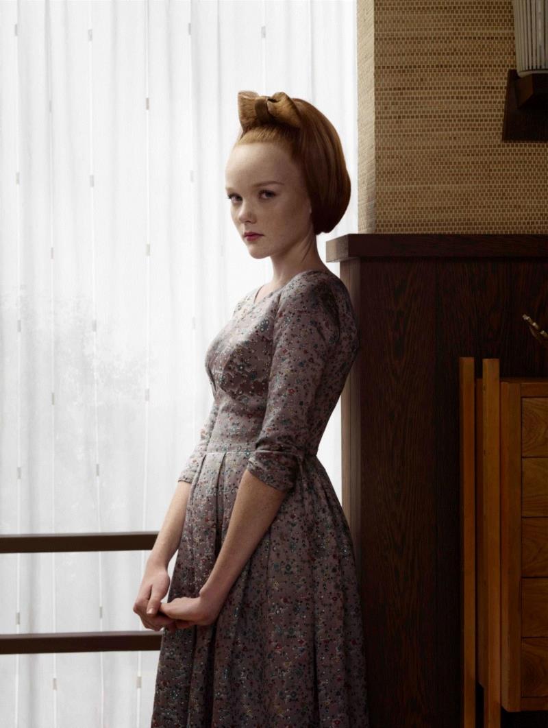 维多利亚肖像 ,《悲伤》系列，2007 ? Erwin Olaf,【SC?P｜照片故事】《雨》《希望》《悲伤》构建的情绪世界,肖像,埃文,手术室,人物,Kitchen,自传性,例子,女性,患者,护士