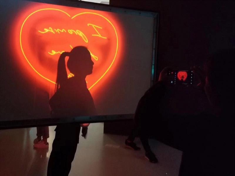 LOVE活动 | 好看的小姐姐这么多，不如送个大礼包吧！,大礼包,LOVE,小姐,美术馆,影像,图源,重庆,衍生品,音乐,芮子酱