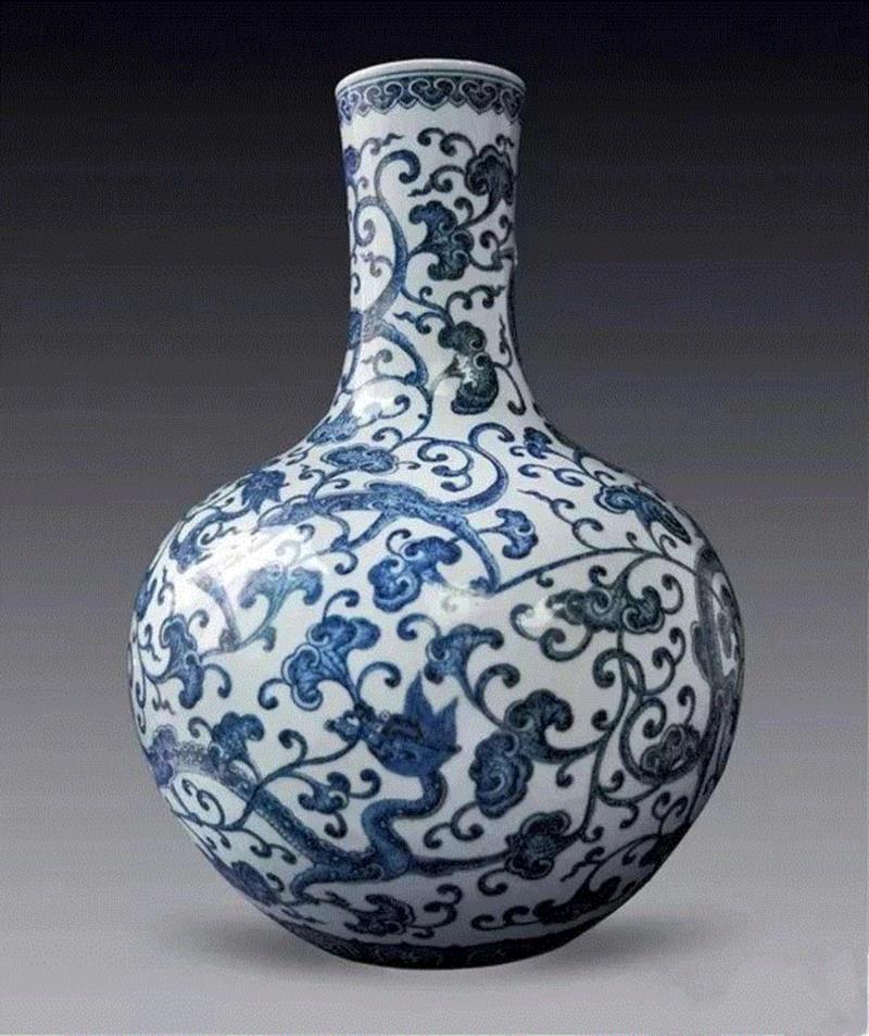 清乾隆 青花螭龙如意纹天球瓶,图集丨中国传统纹样之如意纹,如意纹,纹样,图集丨,故宫博物院,图案,装饰,纹饰,漆器,瓷器,乾隆