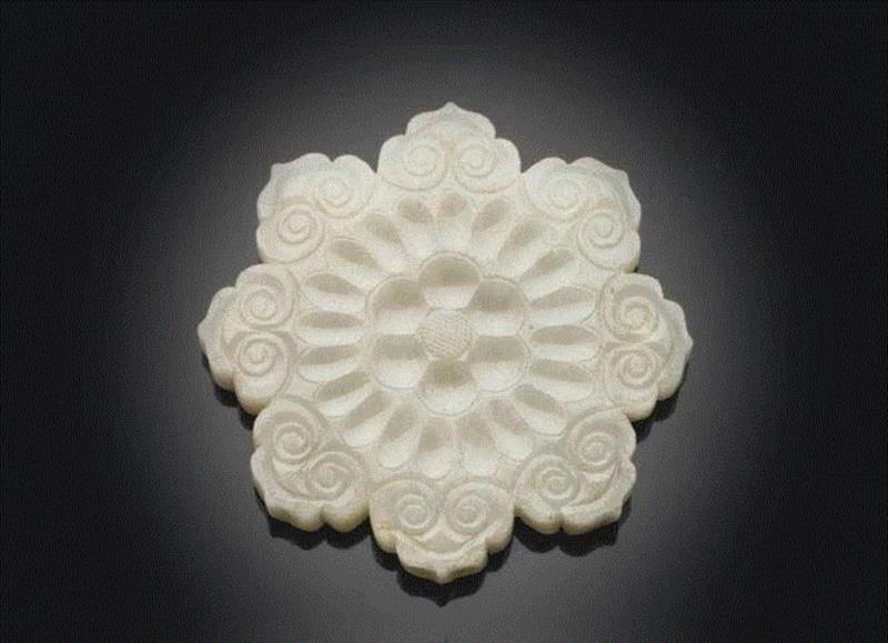 白玉如意纹菱花式珮,图集丨中国传统纹样之如意纹,如意纹,纹样,图集丨,故宫博物院,图案,装饰,纹饰,漆器,瓷器,乾隆