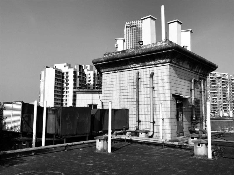 黄周妥工作室所在的外景,【艺术家】黄周妥：半生熟的绘画,黄周妥,绘画,半生,丙烯,色块,花篮,板面,什么样,景观,静物