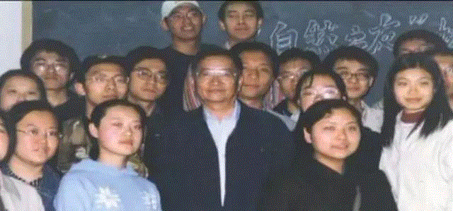 梁从诫和自然之友会员的合照,人物 ▎林徽因儿子：我们三代人都是失败者,林徽因,儿子,三代人,人物,失败者,梁从诫,自然之友,梁思成,知识分子,父亲