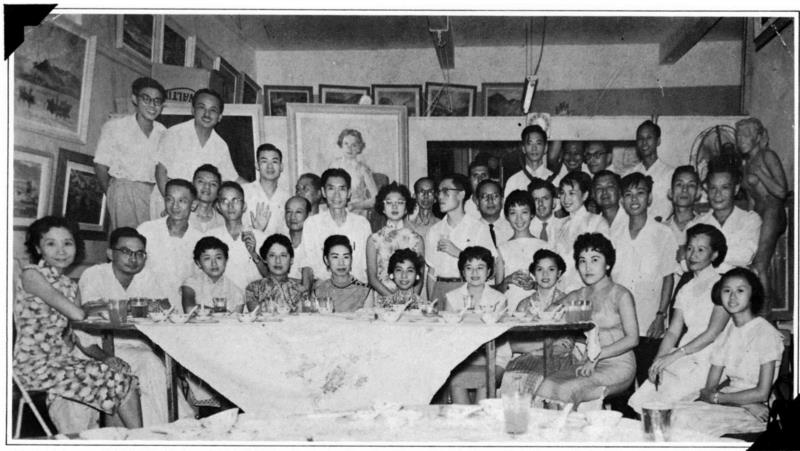 1954年，摄于李秉于英皇戏院的工作室。,PSA讲座 | 沈揆一：香港的陈福善，陈福善的香港  4/20（周六）,陈福善,香港,沈揆一,PSA,上海当代艺术博物馆,地点,艺术史,油画,水彩,彩墨