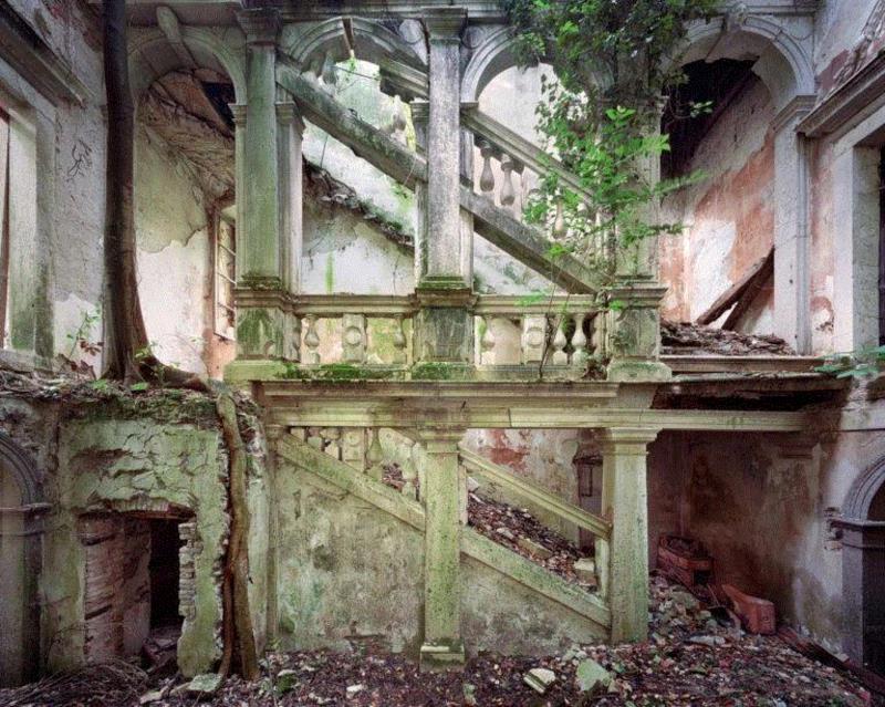 摄影丨他一生只拍废墟，作品惊艳世人,废墟,建筑,Thomas,相机,别墅,Jorion,意大利,城堡,摄影师,宫殿