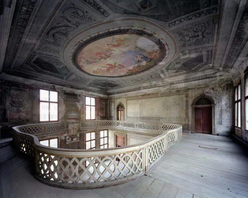 摄影丨他一生只拍废墟，作品惊艳世人,废墟,建筑,Thomas,相机,别墅,Jorion,意大利,城堡,摄影师,宫殿