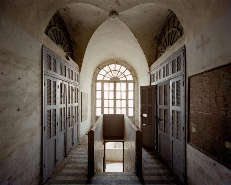 摄影丨他一生只拍废墟，作品惊艳世人,废墟,建筑,Thomas,相机,别墅,Jorion,意大利,城堡,摄影师,宫殿