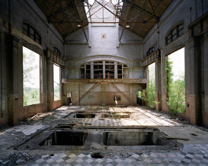摄影丨他一生只拍废墟，作品惊艳世人,废墟,建筑,Thomas,相机,别墅,Jorion,意大利,城堡,摄影师,宫殿