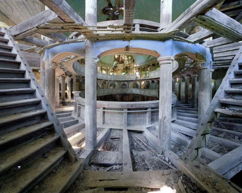 摄影丨他一生只拍废墟，作品惊艳世人,废墟,建筑,Thomas,相机,别墅,Jorion,意大利,城堡,摄影师,宫殿