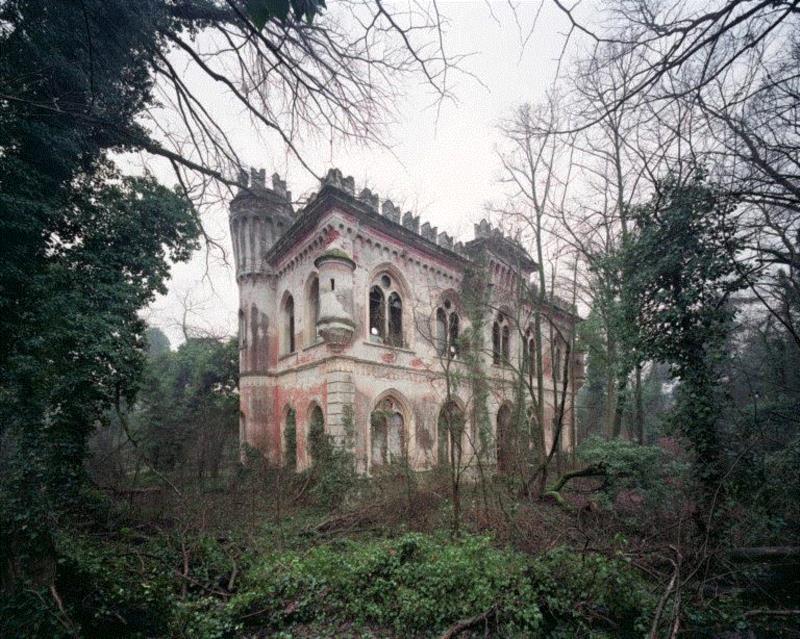 摄影丨他一生只拍废墟，作品惊艳世人,废墟,建筑,Thomas,相机,别墅,Jorion,意大利,城堡,摄影师,宫殿