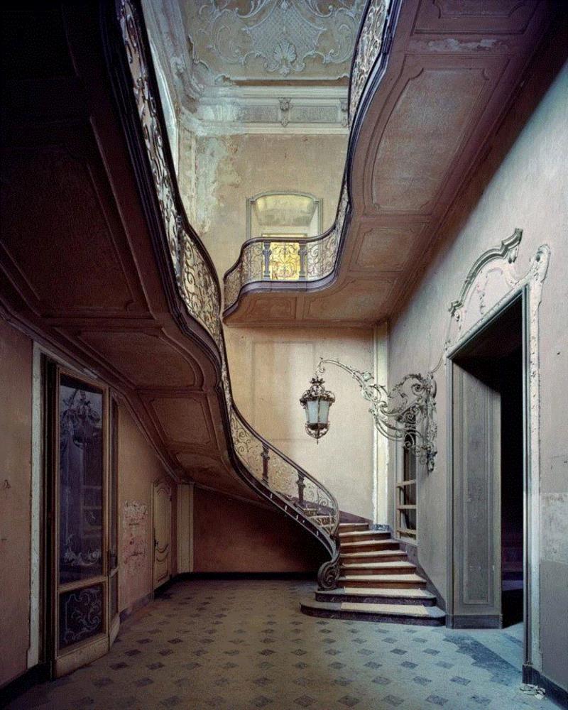 摄影丨他一生只拍废墟，作品惊艳世人,废墟,建筑,Thomas,相机,别墅,Jorion,意大利,城堡,摄影师,宫殿