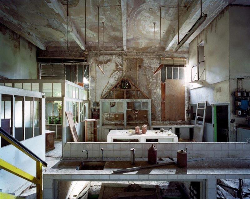 摄影丨他一生只拍废墟，作品惊艳世人,废墟,建筑,Thomas,相机,别墅,Jorion,意大利,城堡,摄影师,宫殿