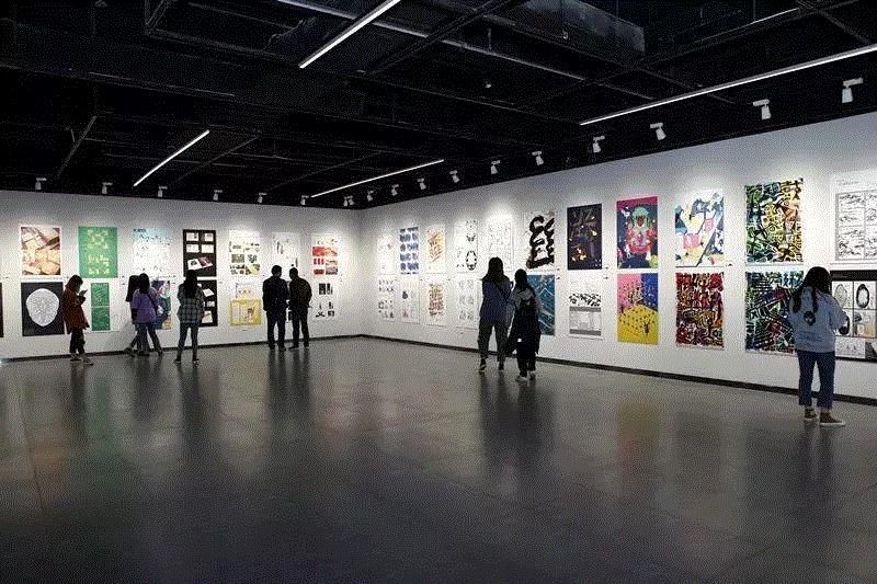 公共教育 | 西安文理学院艺术学院现场教学,西安文理学院艺术学院,西安当代美术馆,丝路,西部,双年展,com,公交车,雁南路站,大一,课程