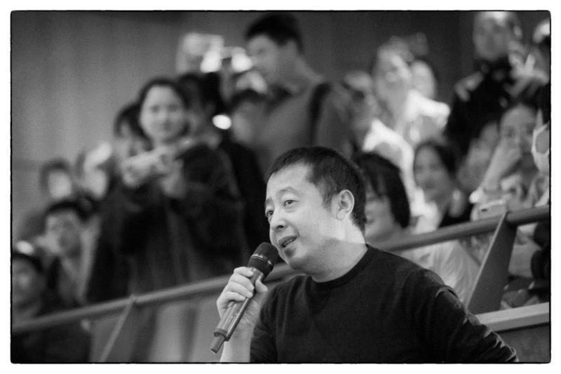 这部戏凭什么吸引冯小刚、徐帆、贾樟柯、董卿、李冰冰、咏梅等一众大咖捧场？,徐帆,董卿,贾樟柯,冯小刚,大咖,咏梅,李冰冰,牟森,导演,戏剧