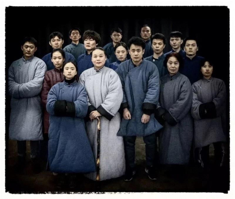 《一句顶一万句》剧照，摄影：朱朝晖,这部戏凭什么吸引冯小刚、徐帆、贾樟柯、董卿、李冰冰、咏梅等一众大咖捧场？,徐帆,董卿,贾樟柯,冯小刚,大咖,咏梅,李冰冰,牟森,导演,戏剧