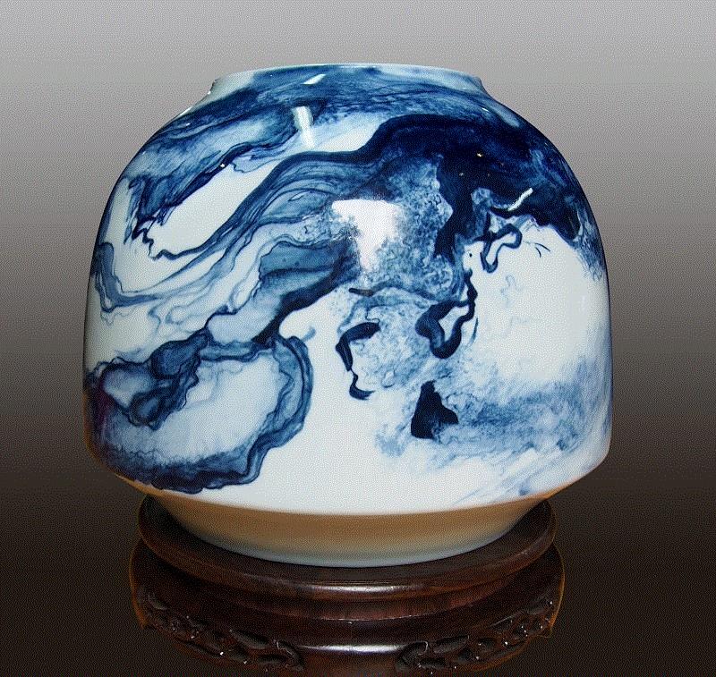 《卧游》 青花瓷  26x27cm  2013,馆外展讯|清风雅韵——海上名家绘画·瓷艺八人展,馆外,展讯,人展,瓷艺,清风雅韵,名家,水墨,水墨画,材料,纸本