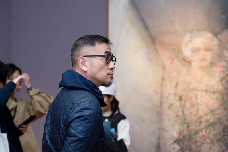 参展嘉宾在“今夜突然下起小雪”收藏案例①开幕现场,今夜突然下起小雪 | 开幕现场,今夜,小雪,案例,油画,负责人,玉兰堂,伍劲,总裁,董事,孙莹