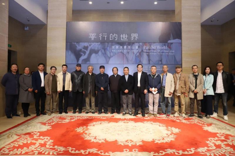 开幕式嘉宾合影,平行的世界——党震水墨作品展登陆中国美术馆,水墨,中国美术馆,党震,荒石,纸本,研讨会,开幕式,气韵,寒山,痕迹