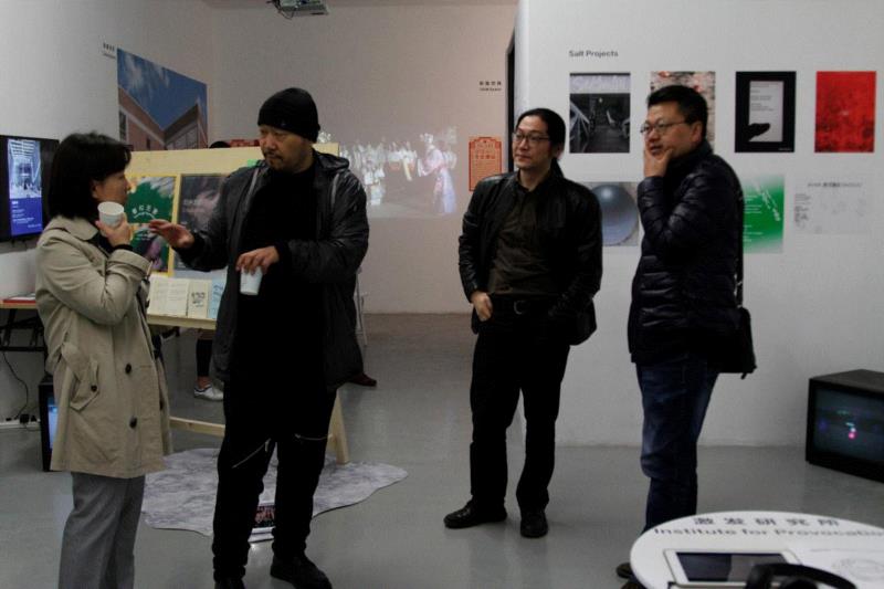 dAC开幕回顾|《我们在做什么——独立空间2018文献展》,dAC,独立空间2018文献展,二维码,研究所,泰康空间,策展人,黄边站,广州,顶上,影像