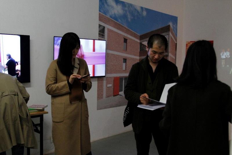 dAC开幕回顾|《我们在做什么——独立空间2018文献展》,dAC,独立空间2018文献展,二维码,研究所,泰康空间,策展人,黄边站,广州,顶上,影像