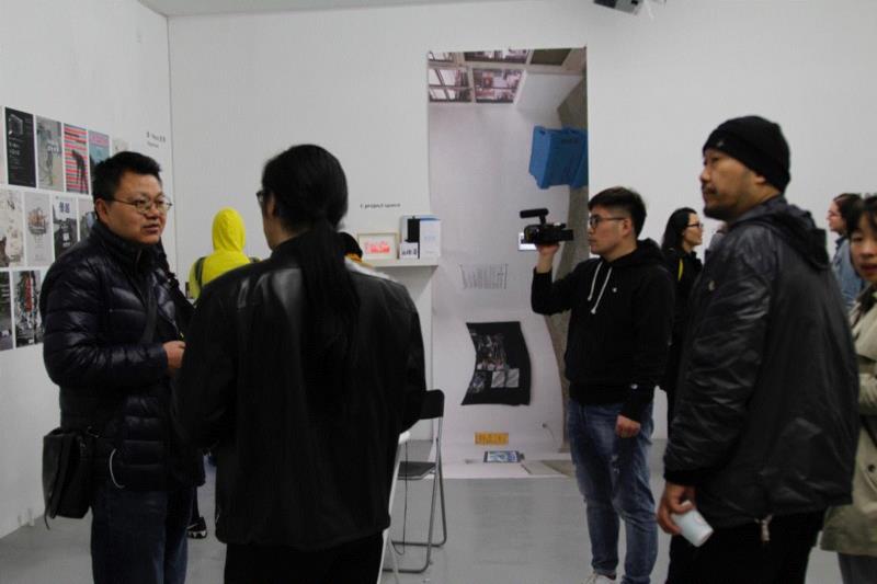 dAC开幕回顾|《我们在做什么——独立空间2018文献展》,dAC,独立空间2018文献展,二维码,研究所,泰康空间,策展人,黄边站,广州,顶上,影像