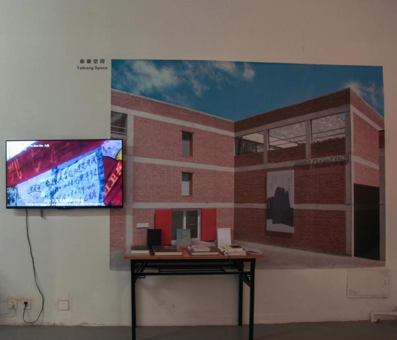 dAC开幕回顾|《我们在做什么——独立空间2018文献展》,dAC,独立空间2018文献展,二维码,研究所,泰康空间,策展人,黄边站,广州,顶上,影像
