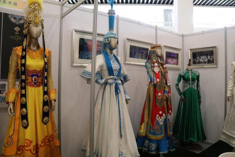 第一届内蒙古舞台美术展在青城开幕，全面展示内蒙舞美精品,舞台,内蒙古,舞美,内蒙,青城,学会,中国舞台美术学会,自治区,副主席,会长