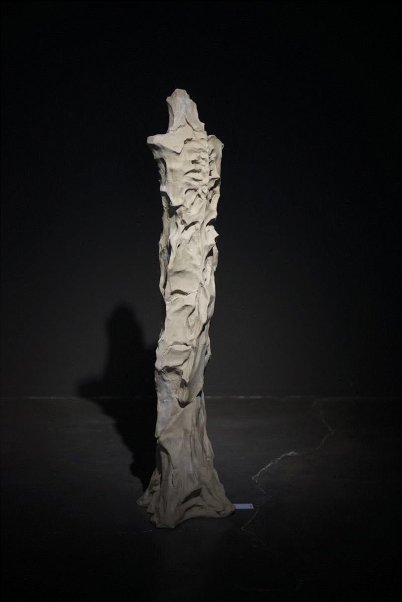 《驱散阴霾主体》 2017 雕塑 200 X 40 cm 铜、化学着色,艺术亭台 Pavilion|周褐褐个展 开幕倒数,亭台,Pavilion,周褐褐,雕塑,阴霾,孙文倩,狂热者,装置,四川省,成都市