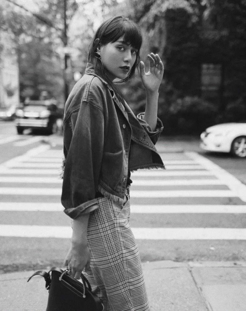 Ins：natalieoffduty,100幅经典的女性黑白照，每一幅都美得令人心醉,女性,黑白照,Ins,光影,眼神,黑色,Penn,摄影师,Oszvald,轮廓