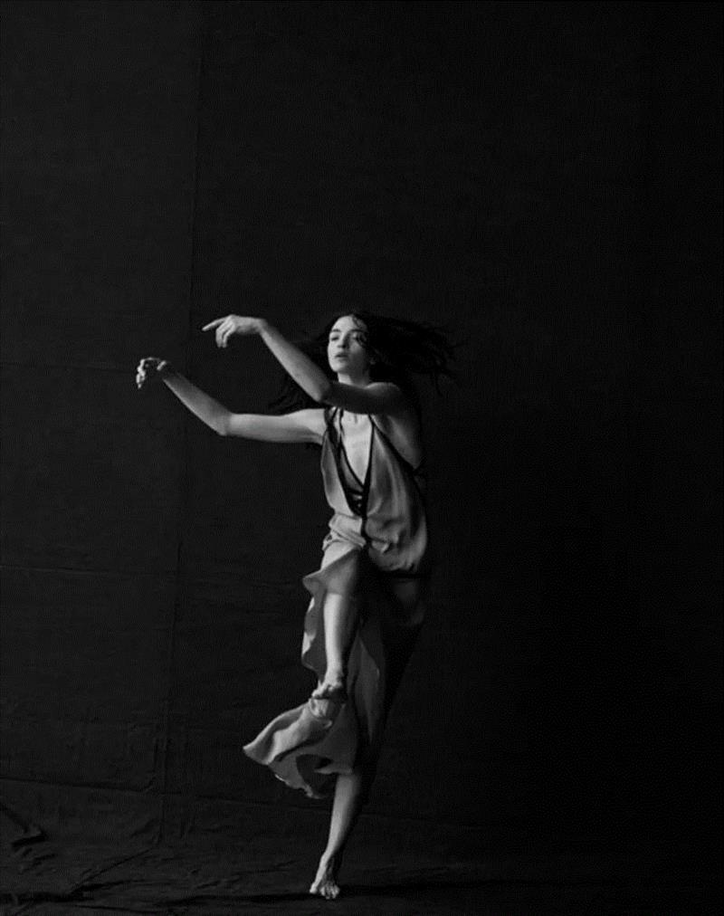 Photo by Peter Lindbergh,100幅经典的女性黑白照，每一幅都美得令人心醉,女性,黑白照,Ins,光影,眼神,黑色,Penn,摄影师,Oszvald,轮廓