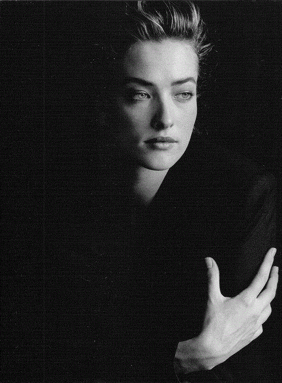 Photo by Tatjana Patitz,100幅经典的女性黑白照，每一幅都美得令人心醉,女性,黑白照,Ins,光影,眼神,黑色,Penn,摄影师,Oszvald,轮廓