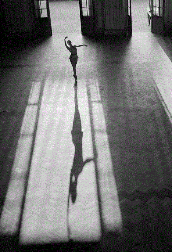 Photo by Thomaz Farkas,100幅经典的女性黑白照，每一幅都美得令人心醉,女性,黑白照,Ins,光影,眼神,黑色,Penn,摄影师,Oszvald,轮廓