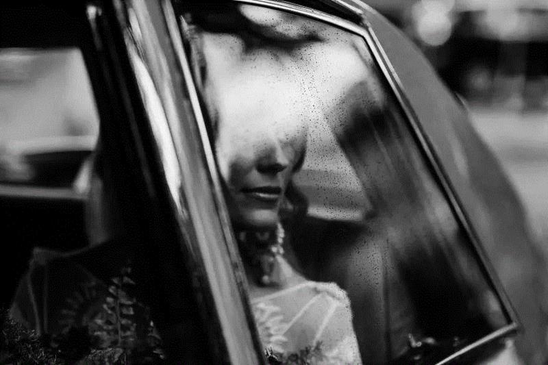Photo by Damien Milan,100幅经典的女性黑白照，每一幅都美得令人心醉,女性,黑白照,Ins,光影,眼神,黑色,Penn,摄影师,Oszvald,轮廓