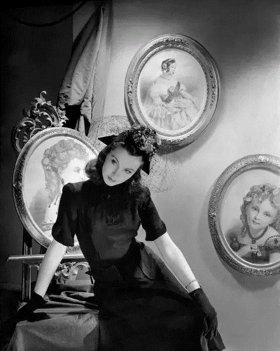 Photo by Cecil Beaton,100幅经典的女性黑白照，每一幅都美得令人心醉,女性,黑白照,Ins,光影,眼神,黑色,Penn,摄影师,Oszvald,轮廓