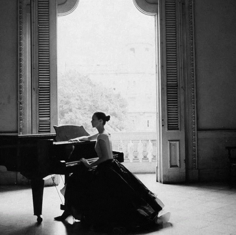 Photo by Patrick Demarchelier,100幅经典的女性黑白照，每一幅都美得令人心醉,女性,黑白照,Ins,光影,眼神,黑色,Penn,摄影师,Oszvald,轮廓