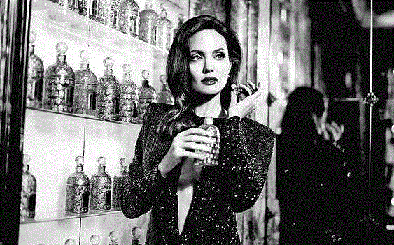 From angelinajolie,100幅经典的女性黑白照，每一幅都美得令人心醉,女性,黑白照,Ins,光影,眼神,黑色,Penn,摄影师,Oszvald,轮廓