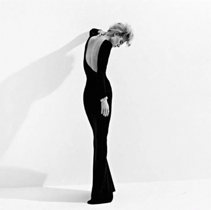 From Harper s Bazaar,100幅经典的女性黑白照，每一幅都美得令人心醉,女性,黑白照,Ins,光影,眼神,黑色,Penn,摄影师,Oszvald,轮廓