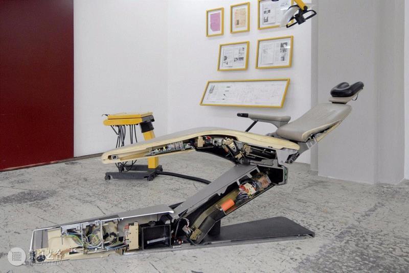 KaVo Zahnarztstuhl Regie 1520 A, 2014,同行/情景发生器 | James Beckett,Beckett,同行,发生器,视频,装置,历史性,传记,Palace,Couplings,双年展