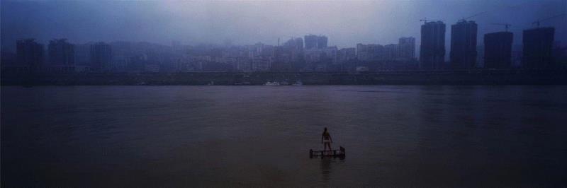 ▲幸鑫 逍遥游 行为录像  2008年,庆祝建国70周年系列展 | 江汉繁星计划（第六回）：天桥——交叉的经验,江汉,繁星计划,天桥,系列展,武汉美术馆,孙晓枫,水墨,美术馆,纸本,策展人