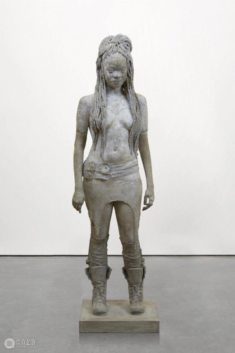 ▲ 治愈之美，2014，混凝?，190 x 50 x 50 cm,马克·奎恩：人类的“皮相”与“皮相之下”都岌岌可危,皮相,马克·奎恩,奎恩,马克,面包,材料,虹膜,血肉,DNA,外部