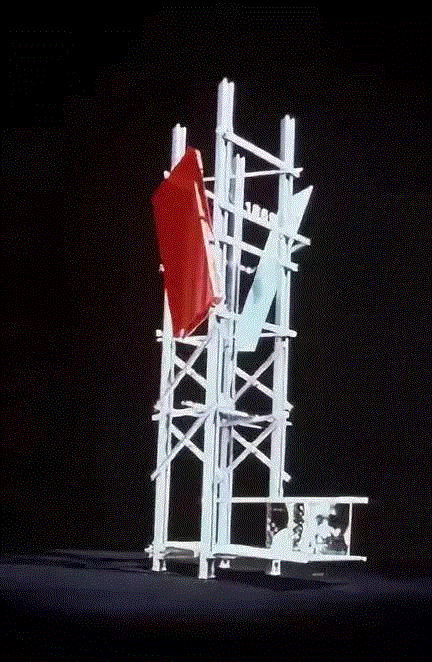 转向，纪念艾玛古德曼，塑料、玻璃，20x40x65cm，1:15比例模型，1997,术语丨公共空间中的未竟之作,塔特林,概念艺术,艺术模型,公共艺术,Tom Holert