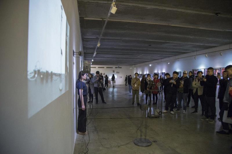 盛大开幕｜转译：2019年（第十一届）三影堂摄影奖作品展,盛大,三影堂摄影奖,刘珂,评委,摄影师,主任,中国摄影家协会,李舸,女士,彼得