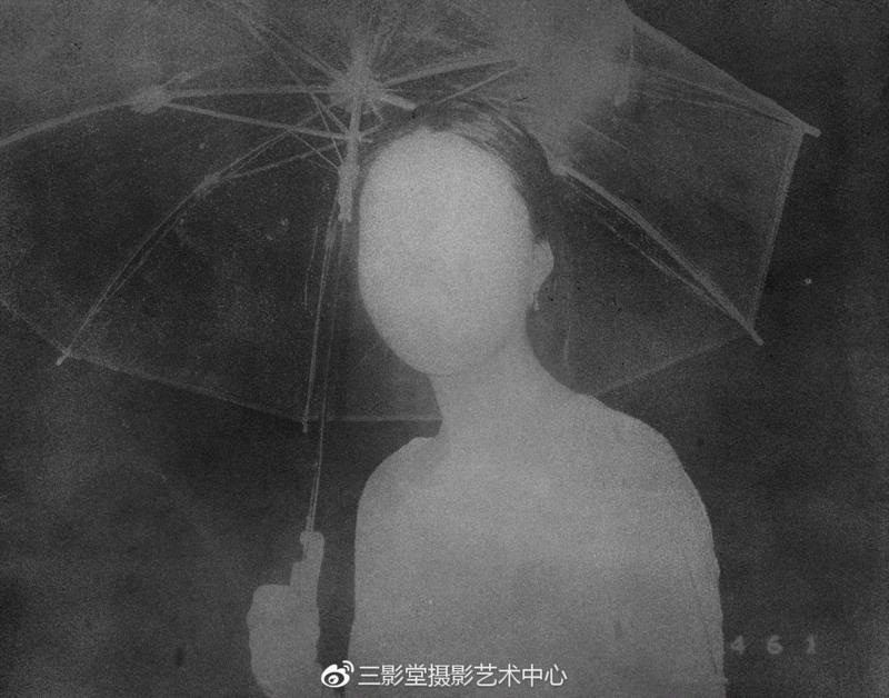 小剧场，2018,入围艺术家介绍（下）｜转译：2019年（第十一届）三影堂摄影奖作品展,三影堂摄影奖,画册,牺牲者,摄影师,杭州,巨人,浙江摄影出版社,徐思捷,深圳,吴国勇