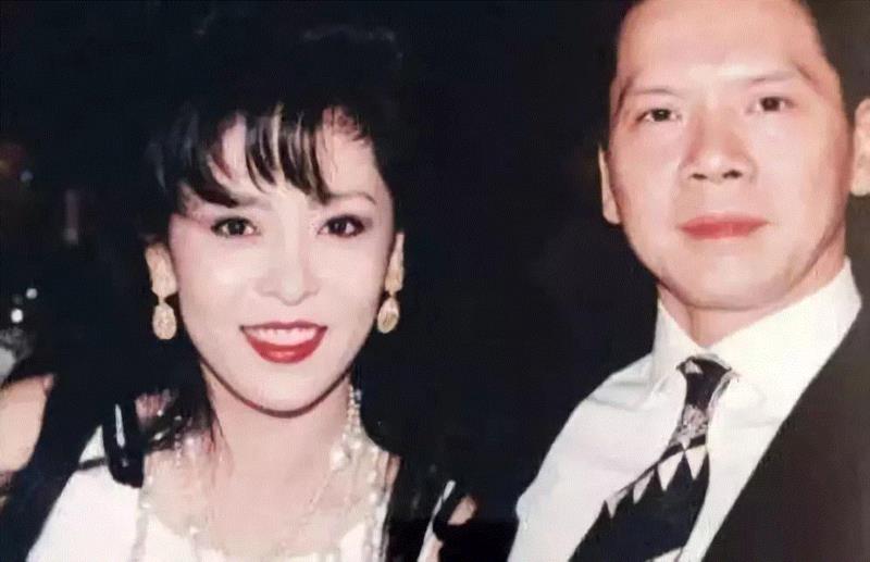 人物 ▎71岁、身价千亿、宠妻40年 : 好的婚姻,离不开江湖义气,婚姻,宠妻,身价,江湖,人物,义气,向华强,陈岚,爱情,向太