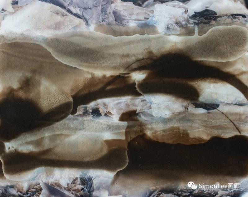 Arin Dwihartanto Sunaryo，Jabalah，2019,火山灰、树脂和数码印刷，